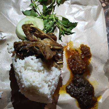 BEBEK DAN AYAM GORENG MADURA MATEO