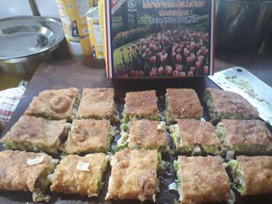 HOILAND MARTABAK DAN TERANG BULAN