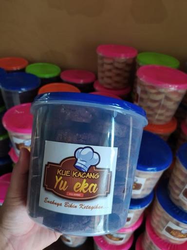 KUE KACANG YU EKA