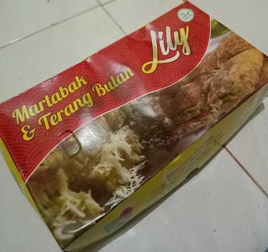 MARTABAK DAN TERANG BULAN LILY