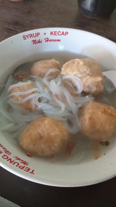 MIE AYAM DAN BAKSO WAHYU PUTRA SOLO