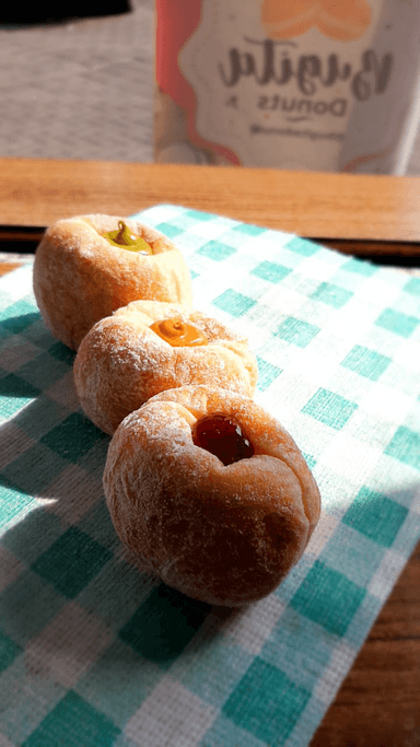 BUGITA DONUTS COUNTER