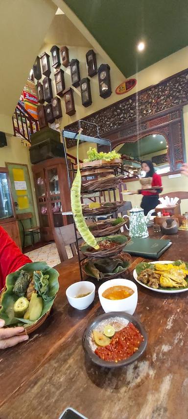 SHSD SAMBEL HEJO SAMBEL DADAK SUMMARECON BANDUNG