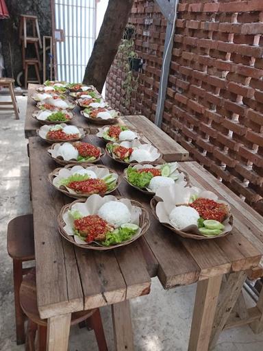 WARUNG SAMBEL BI EUNENG AL JABBAR