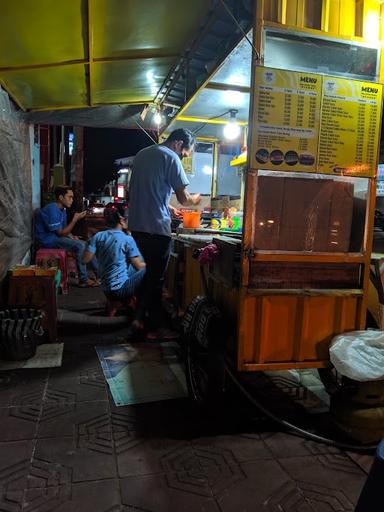 MARTABAK NYONGE