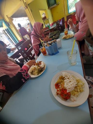 WARUNG MAKAN PADANG BERSAUDARA