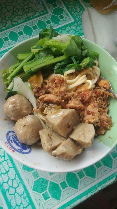 DEDI BAKSO JEMBATAN SIMBAL