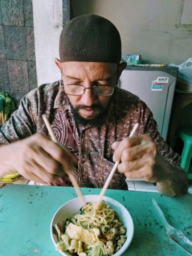 MIE BAKSO MAK NYOOS