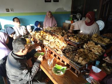 WARUNG MAKAN BU RUMISIH