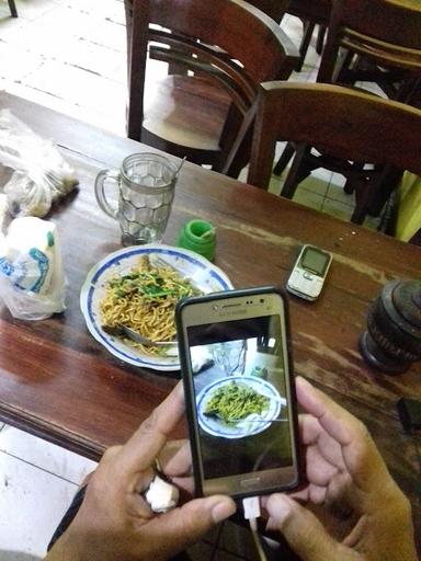 WARUNG NASI GORENG & MIE GORENG