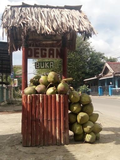 WARUNG KELAPA MUDA PAK NAWAR