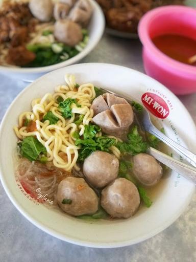 MIE AYAM & BAKSO NARIMO