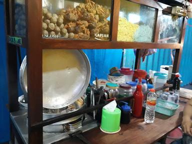 BAKSO JAGALAN PAK DOEL DI SURABAYA