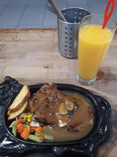 KAMPOENG STEAK