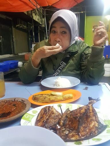 SEAFOOD DAN IKAN BAKAR CAK GONDRONG