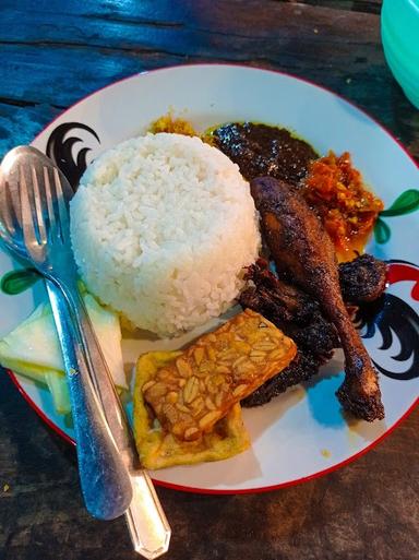 WARUNG BEBEK WAR