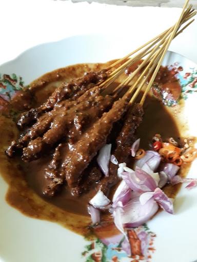 WARUNG SATE MAK TUMI