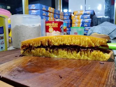 MARTABAK KANIA