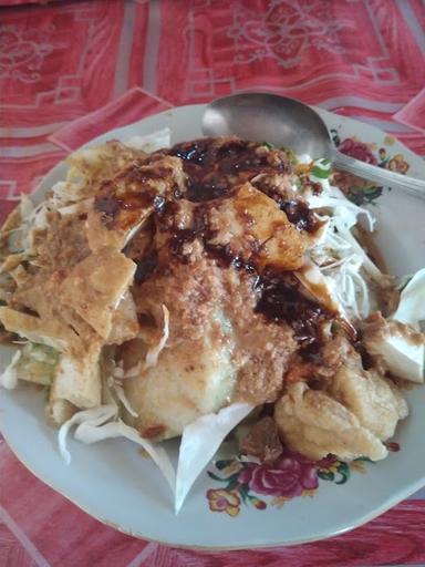 LONTONG CAMPUR LEK MI