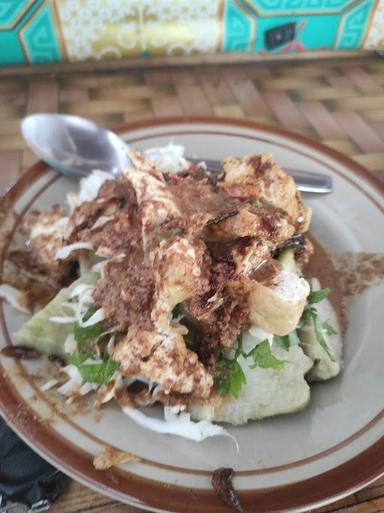 LONTONG CAMPUR LEK MI