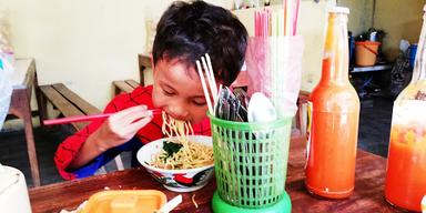 MIE AYAM & BAKSO PAK R. KUNCORO