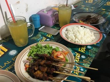 SATE AYAM DAN SATE KAMBING PAK KICIR