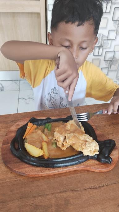 TOP STEAK & SELAT SOLO