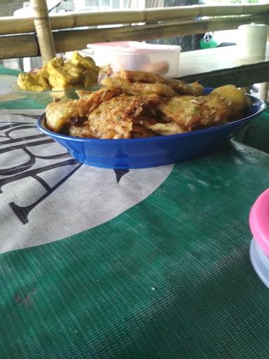 NASI UDUK DAN WARUNG MAKAN