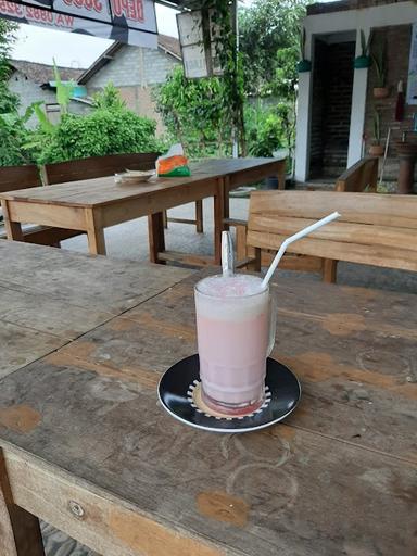 KEDAI SUSU SEGAR DAN RESTO PAK JUMADI