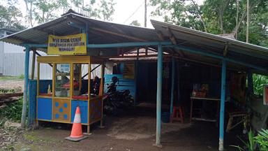 MIE AYAM DAN BAKSO WONOGIRI PAK RUSLAN