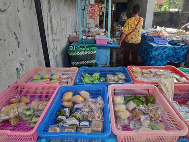 JAJANAN TRADISIONAL IBU TAMAN