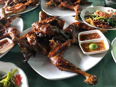 RUMAH MAKAN AYAM TALIWANG