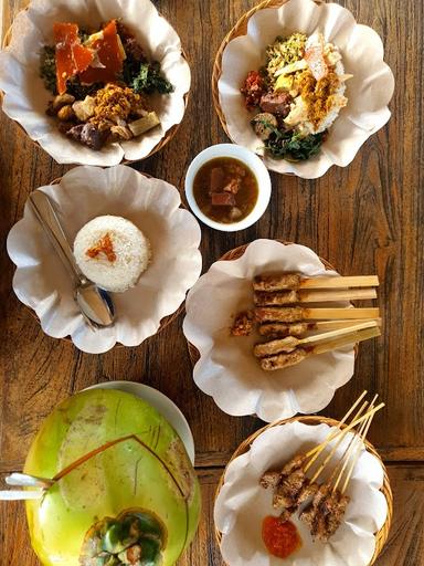 WARUNG BABI GULING PANDE EGI