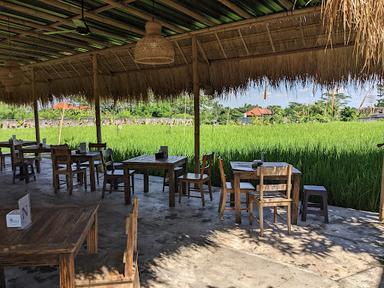 WARUNG BABI GULING PANDE EGI