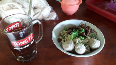 BAKSO & MIE AYAM LARASATI