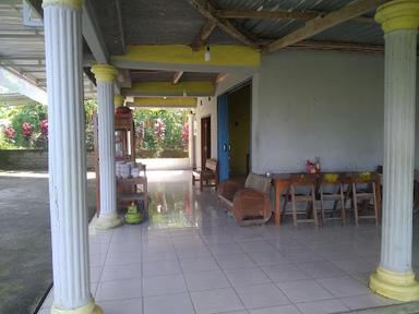 BAKSO & MIE AYAM LARASATI