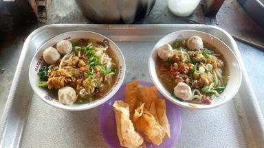 BAKSO & MIE AYAM BMJ