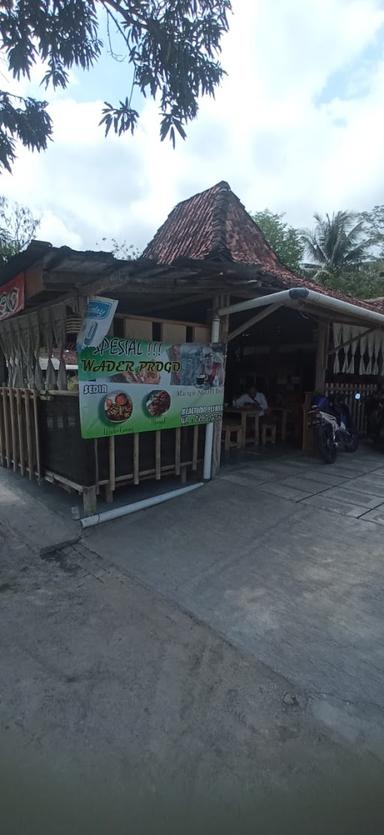 WARUNG MAKAN DAN JAJANAN KALISONGGO