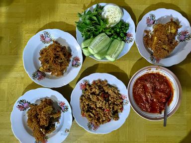 WARUNG MAKAN AYO