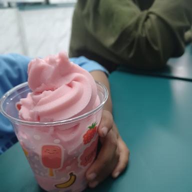 ES KRIM DAN BOBA MOCIN INDONESIA