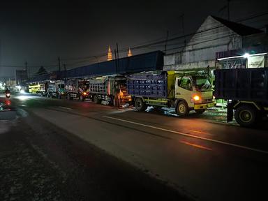 WARUNG BIRU 'PASAR' (MBAK SRI)