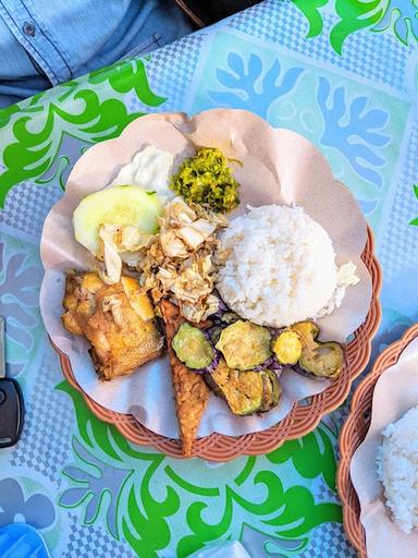 AYAM PENYET LOMBOK IJO KUKU...KURUY