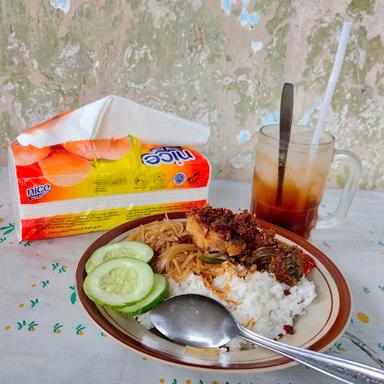 NASI LEMAK SUMATRA MUNGGUR