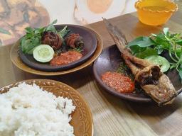 Photo's Pecel Lele Sambel Lombok Ijo Pak Jum