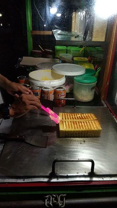 ROTI BAKAR KEHUTANAN UGM