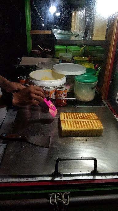 ROTI BAKAR KEHUTANAN UGM