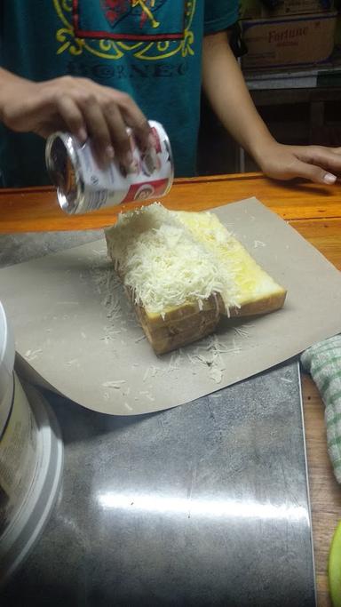 ROTI BAKAR & KUKUS PLONG