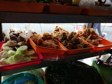 WARUNG AYU SAKTI PECEL LOTEK GADO-GADOꦮꦫꦄꦪꦱꦏꦠꦥꦕꦭꦭꦠꦏꦒꦣꦒꦣ