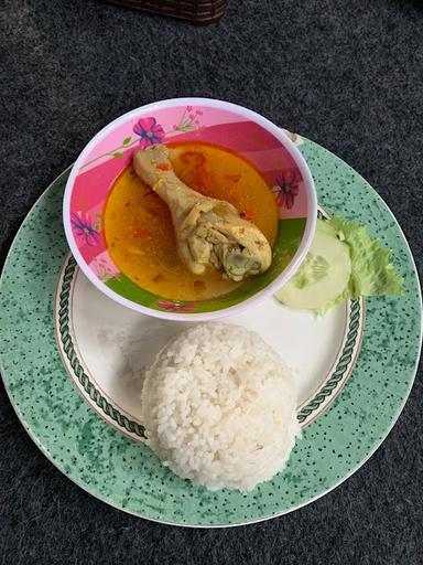 WARUNG MAKAN KOLAM IKAN