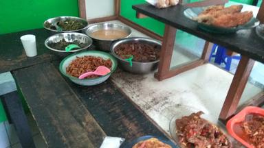 WARUNG MAKAN SANTAI